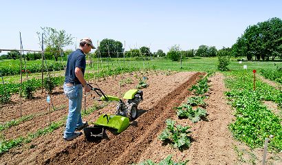 dettaglio fresatura e assolcatore retrofresa su motocoltivatore